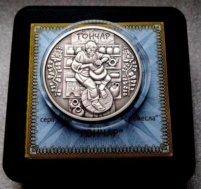 Срібна монета Гончар 10 гривень 2010 р.