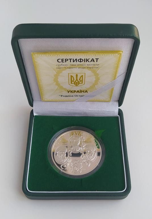 Срібна монета Родина Острозьких 10 гривень 2004 р.